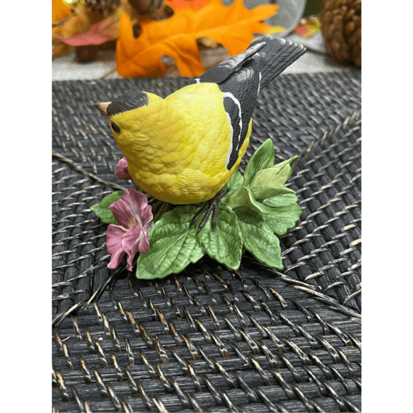 Lenox American Goldfinch Fine Porcelain Bird Figurine - Picture 2 of 4